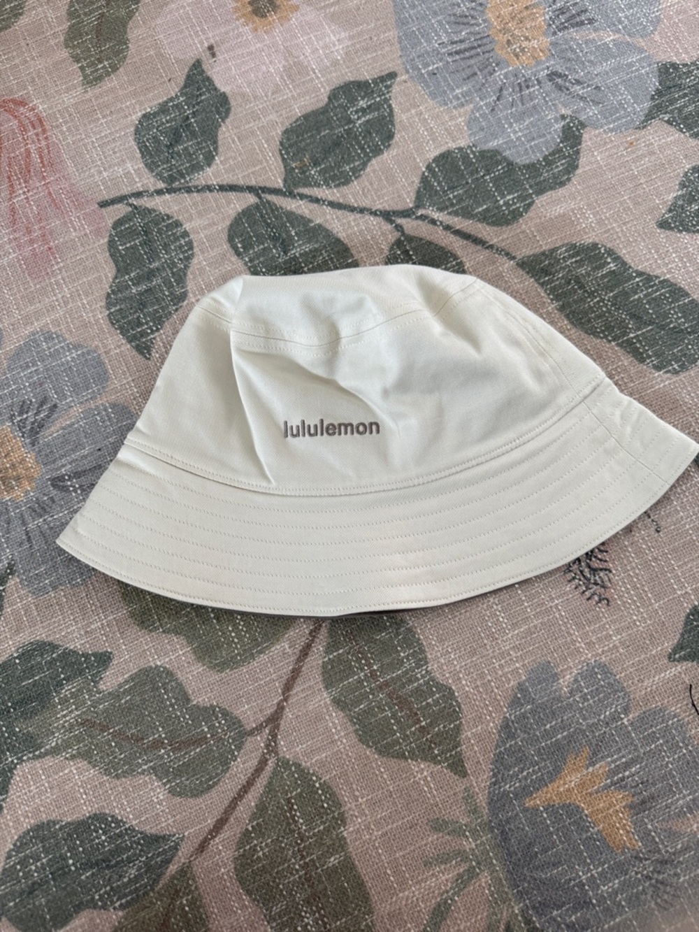 NWT- Lululemon reversible bucket hat-  brown and white- M/L